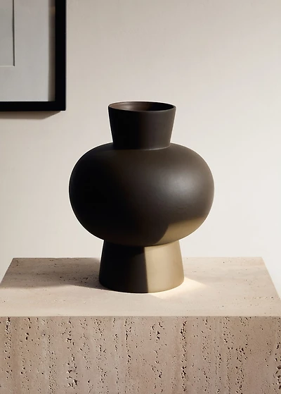 Medium matte-finish earthenware vase