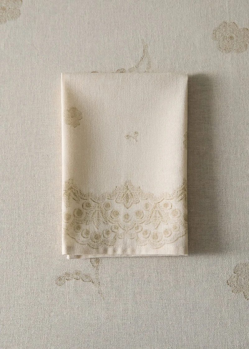 Linen napkins with floral pattern