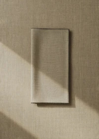Linen napkins with contrasting overlock