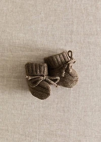 Knitted booties with bow