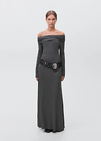 Off-shoulders dress