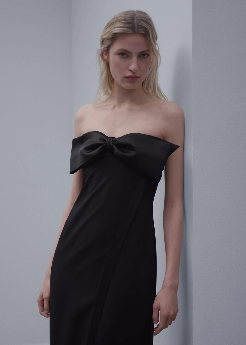Crossed dress with bow neckline