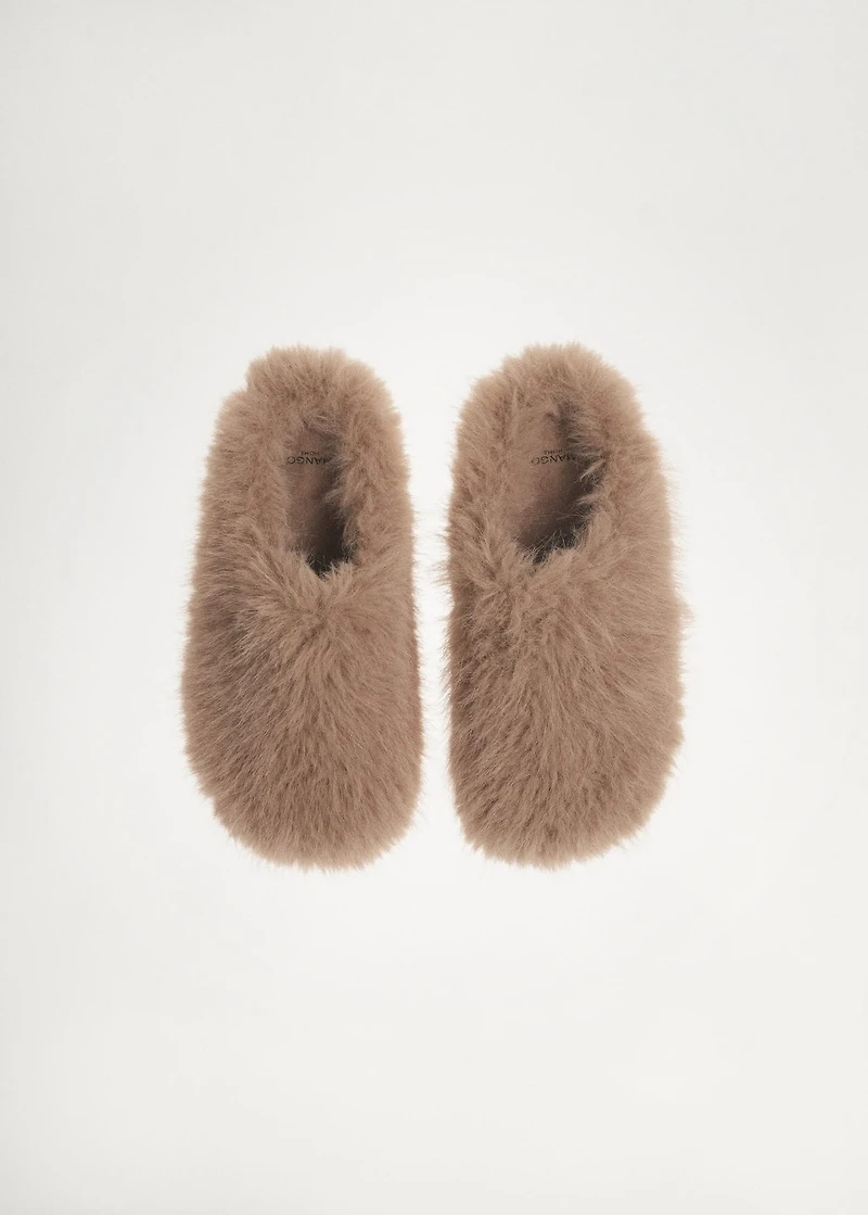 Slippers with fur effect