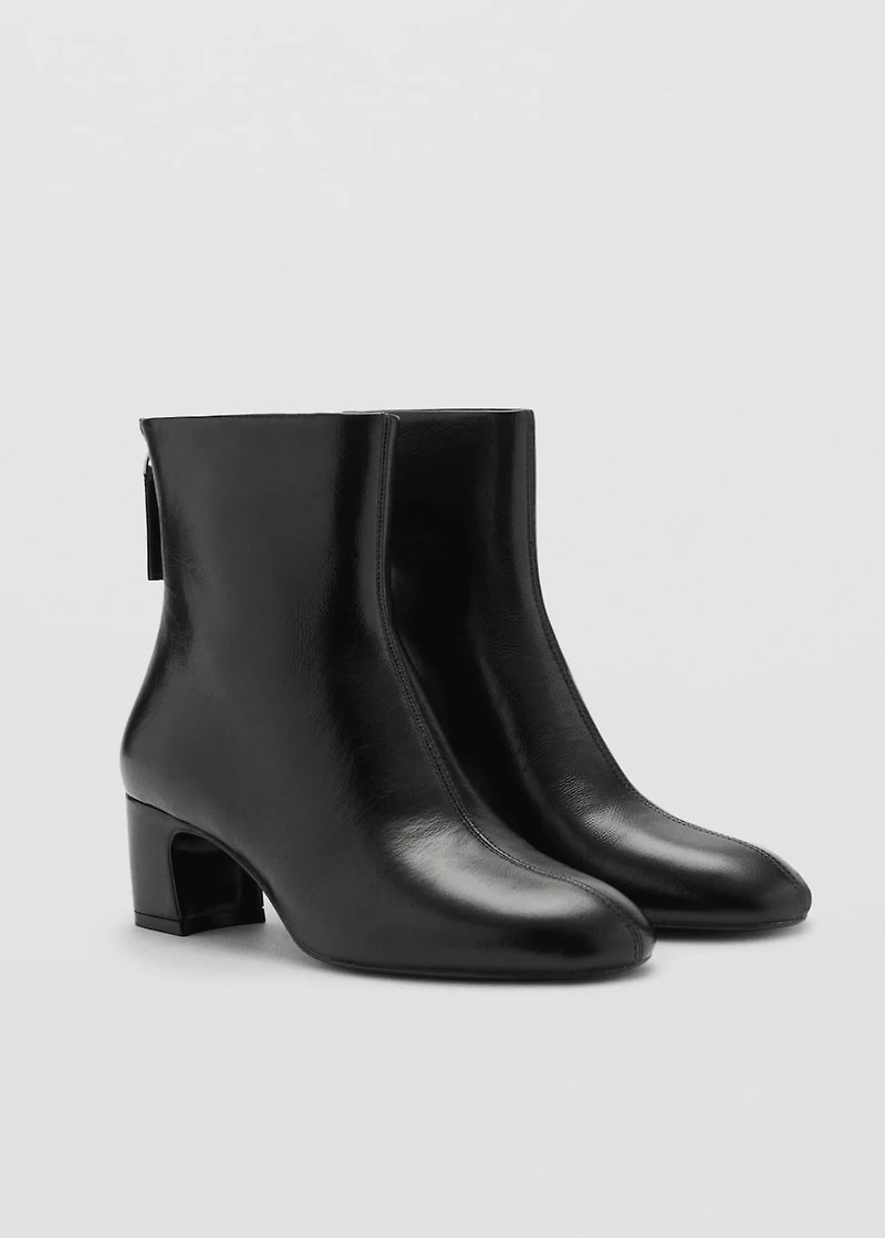 Zipped leather ankle boots