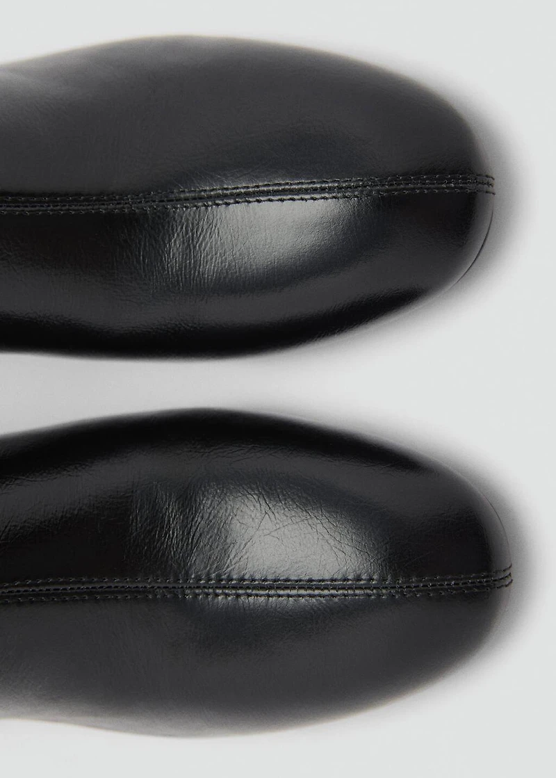 Zipped leather ankle boots