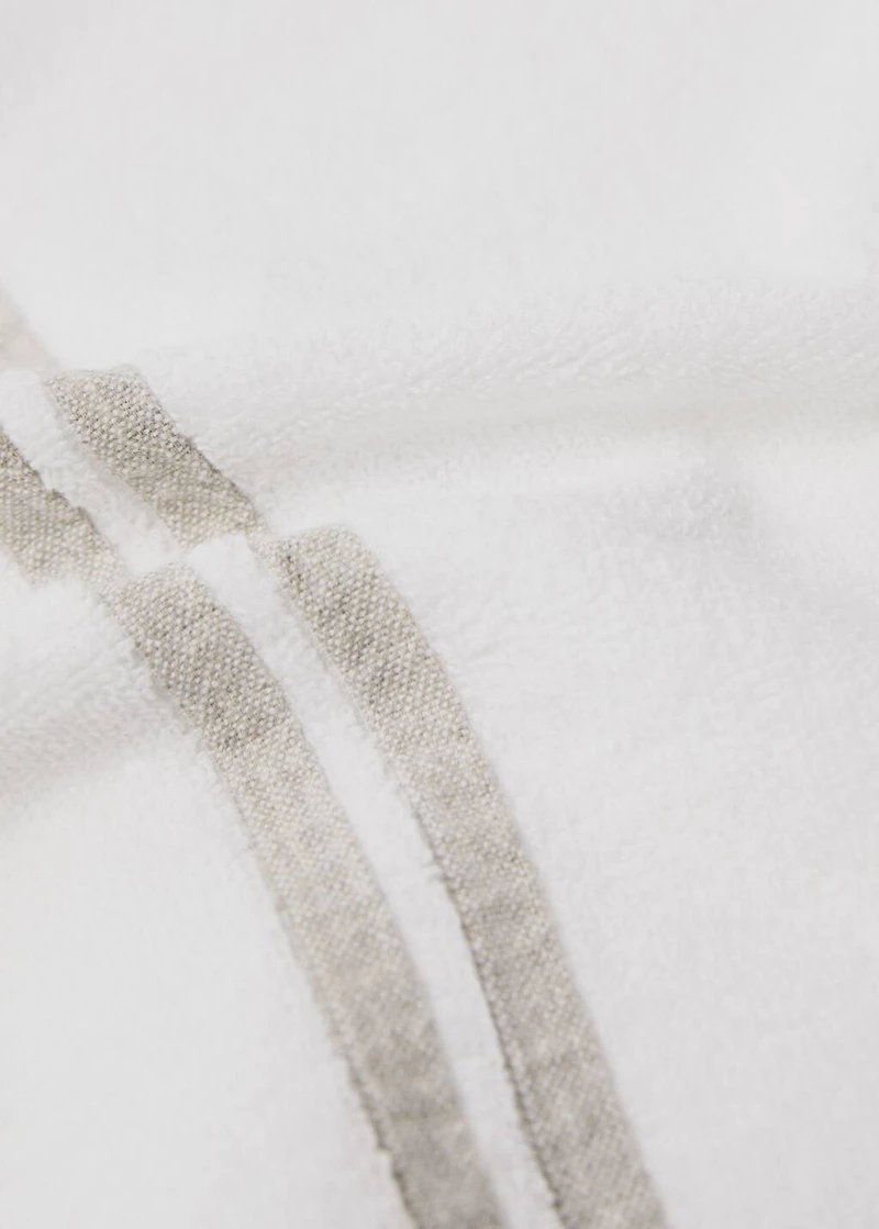 Linen hand towel with contrasting trim