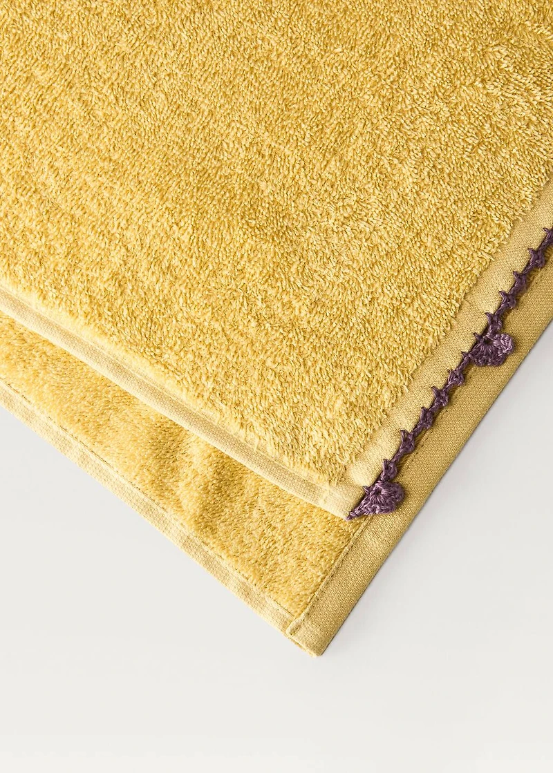 Children's washbasin towel with crochet trim