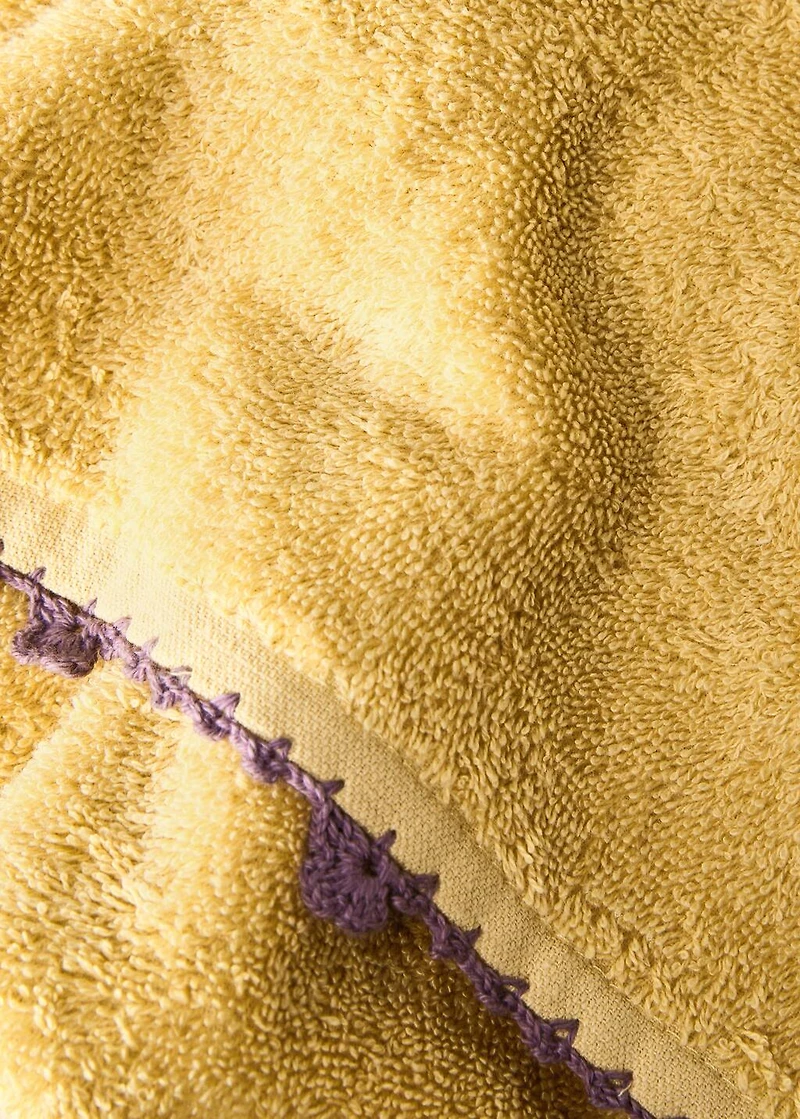 Children's washbasin towel with crochet trim