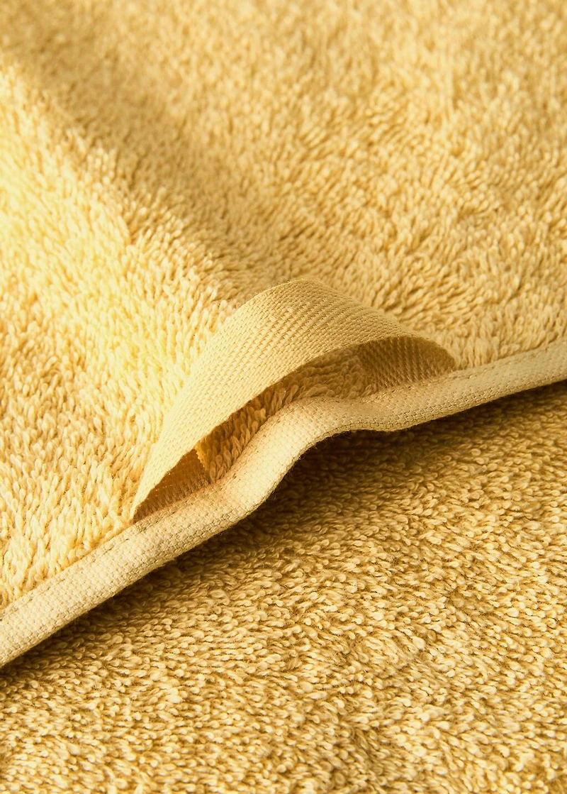 Children's washbasin towel with crochet trim
