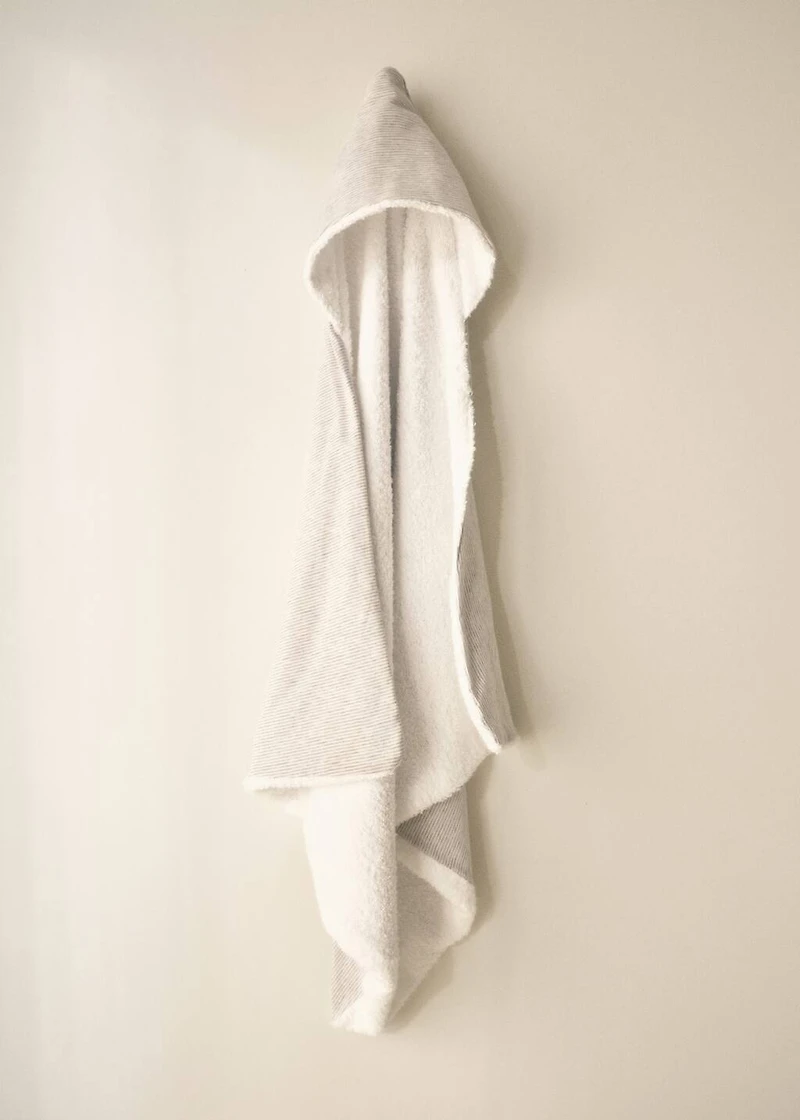 Children's bath towel with two-tone stripes