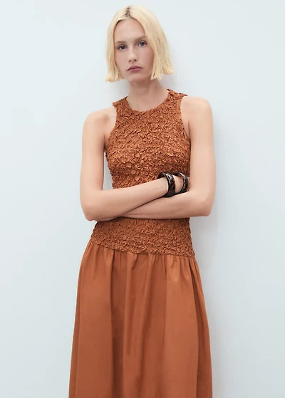 Combined open-back textured dress