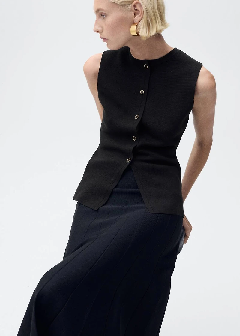 Fine-knit vest with buttons