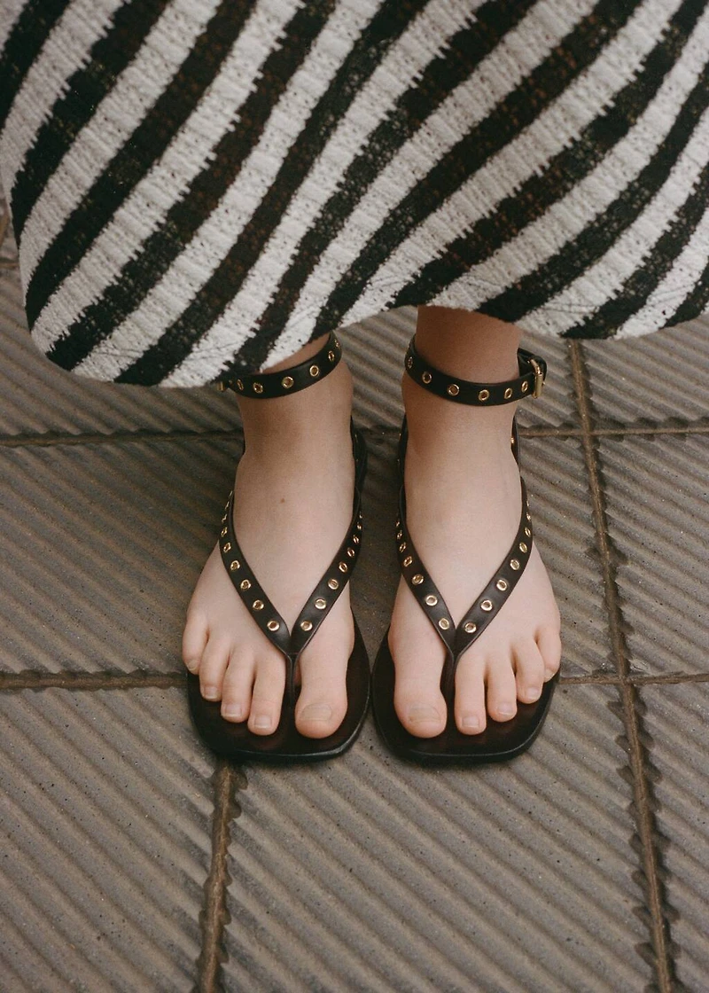 Leather sandals with eyelet straps