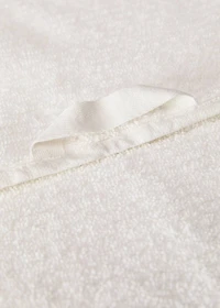 Stripe-embossed washbasin towel with fringes