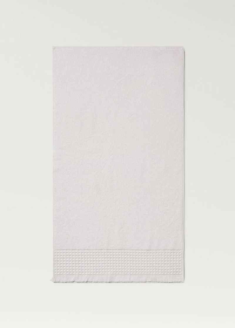 Washbasin towel with waffle trim and fringe