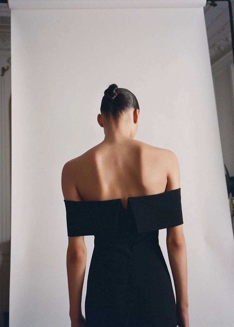 Off-the-shoulder dress with slit detail