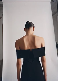 Off-the-shoulder dress with slit detail