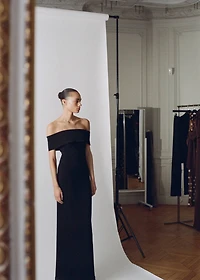 Off-the-shoulder dress with slit detail