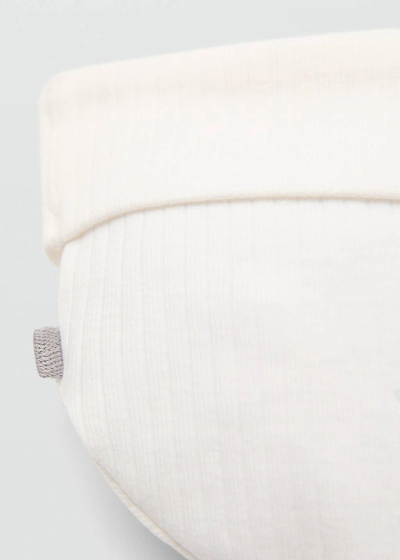Hat with knot detail