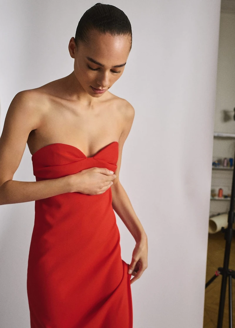 Strapless dress with sweetheart neckline