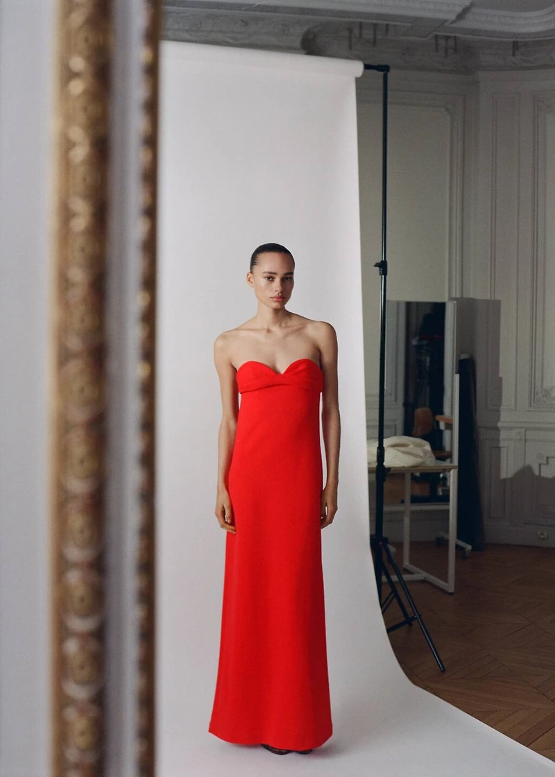 Strapless dress with sweetheart neckline