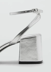 Crossed strap heeled sandal