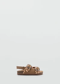Strap sandals with buckle