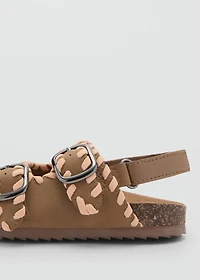 Strap sandals with buckle