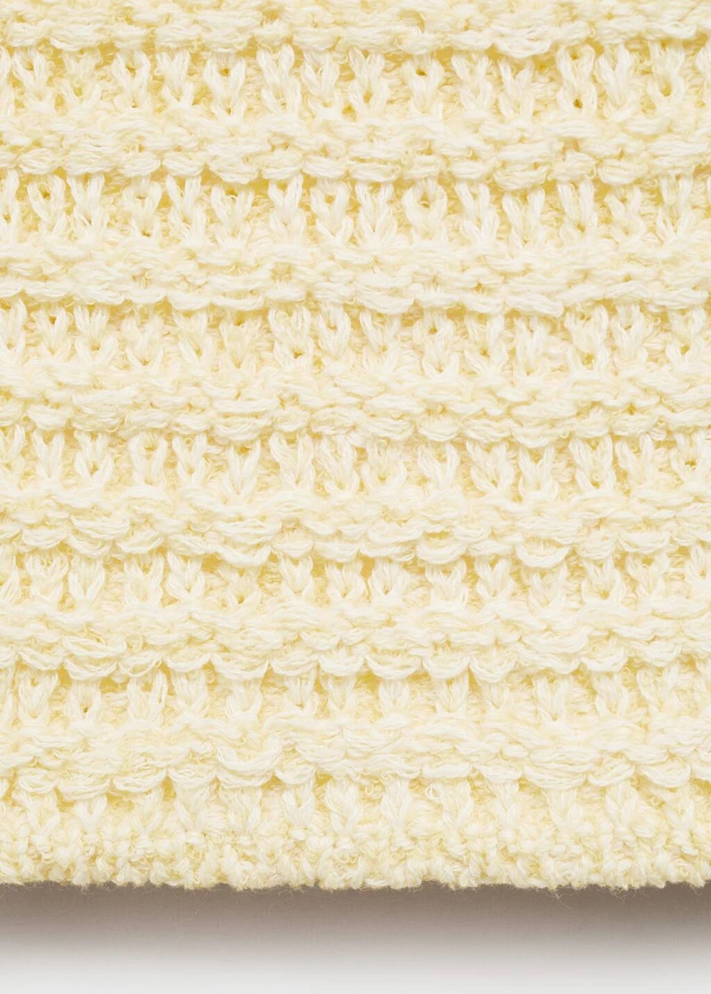 Knitted cardigan with jewel button