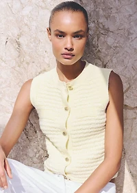Knitted cardigan with jewel button