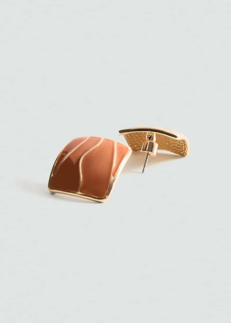 Earrings with relief design