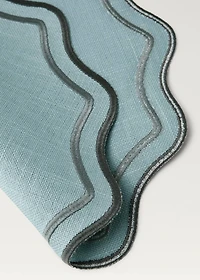 Cotton resin-coated wave placemat