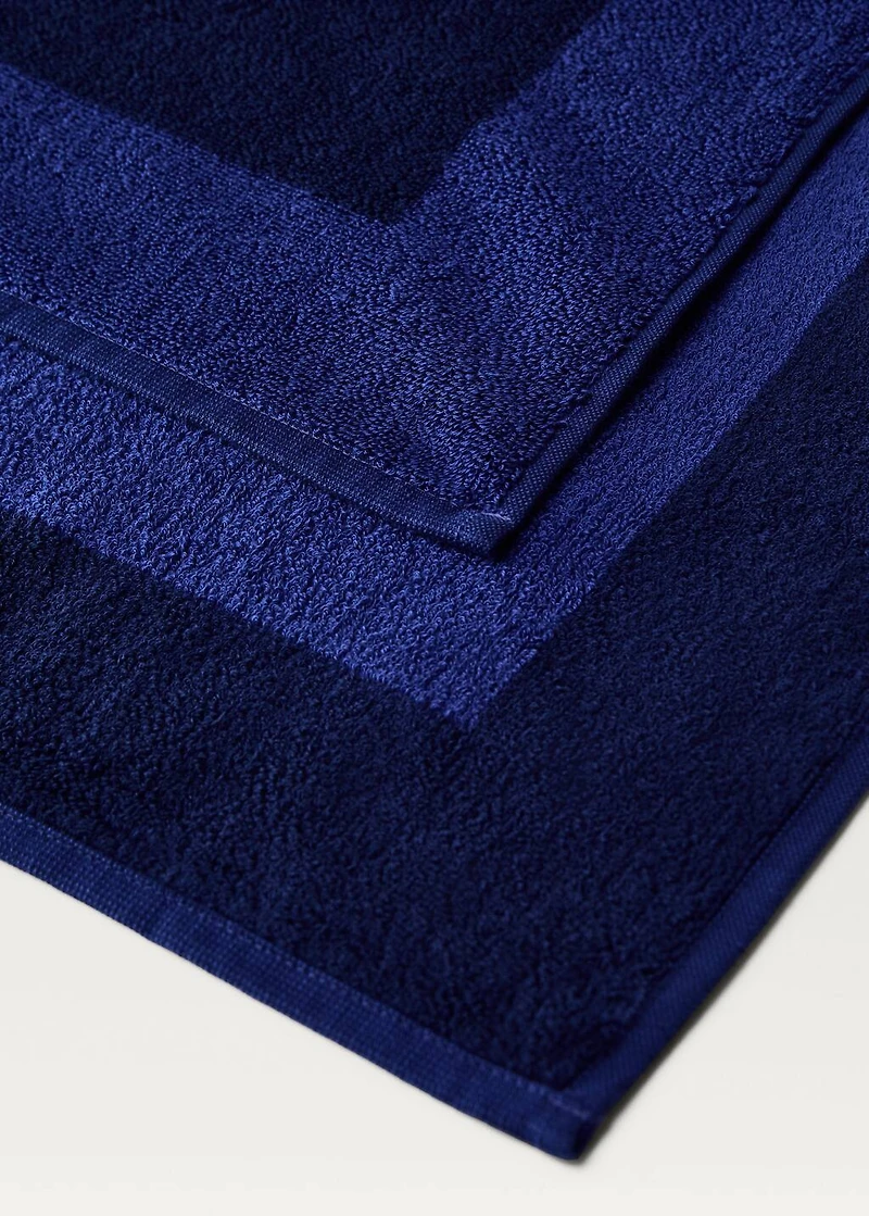 Cotton beach towel with frame design
