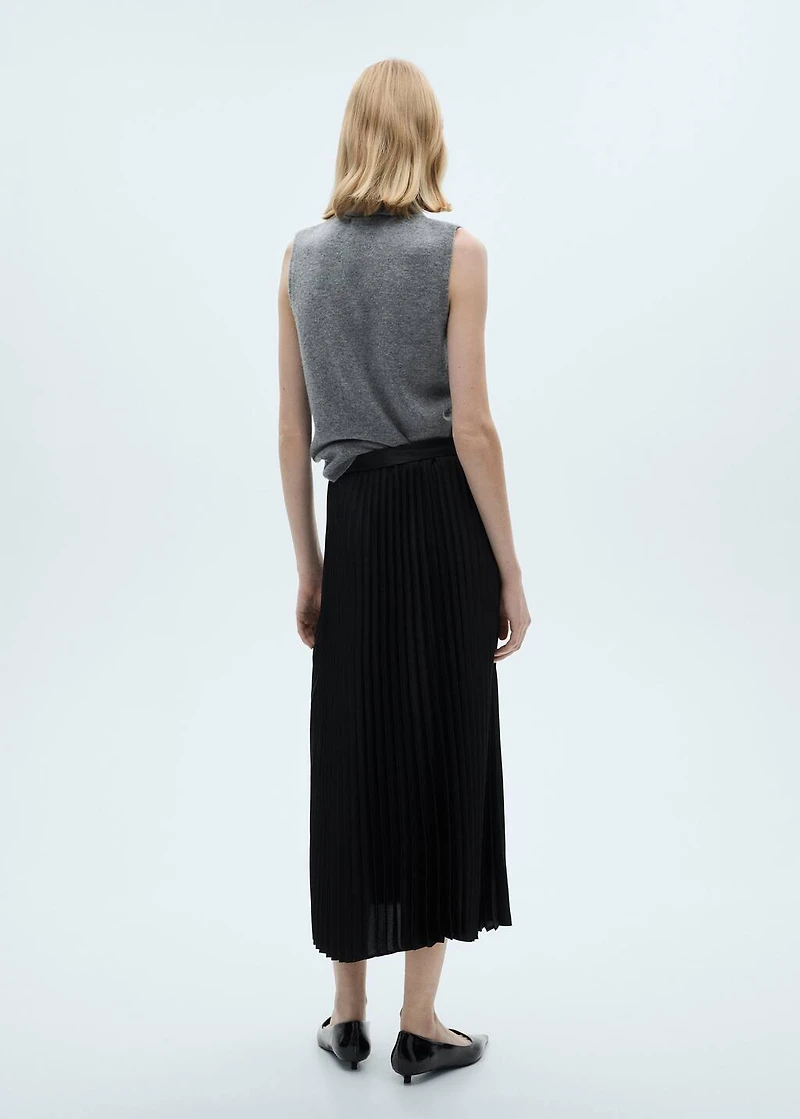 Straight pleated skirt