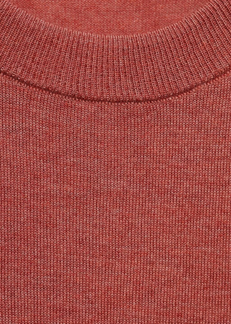 Round-neck knitted sweater