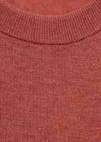 Round-neck knitted sweater