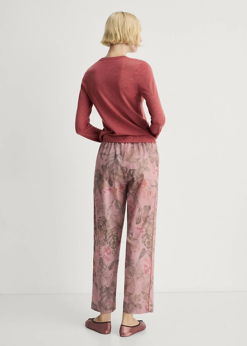 Round-neck knitted sweater