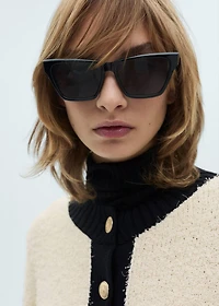 Contrasted buttons jacket