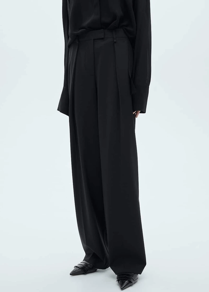 Straight-fit pleated pants
