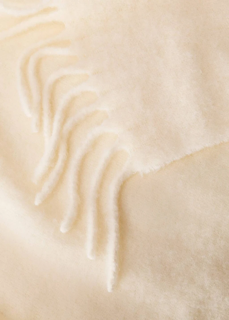 Soft-effect blanket with fringed trim