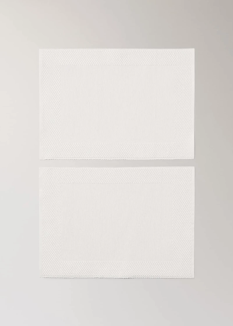 Cotton placemats with geometric pattern
