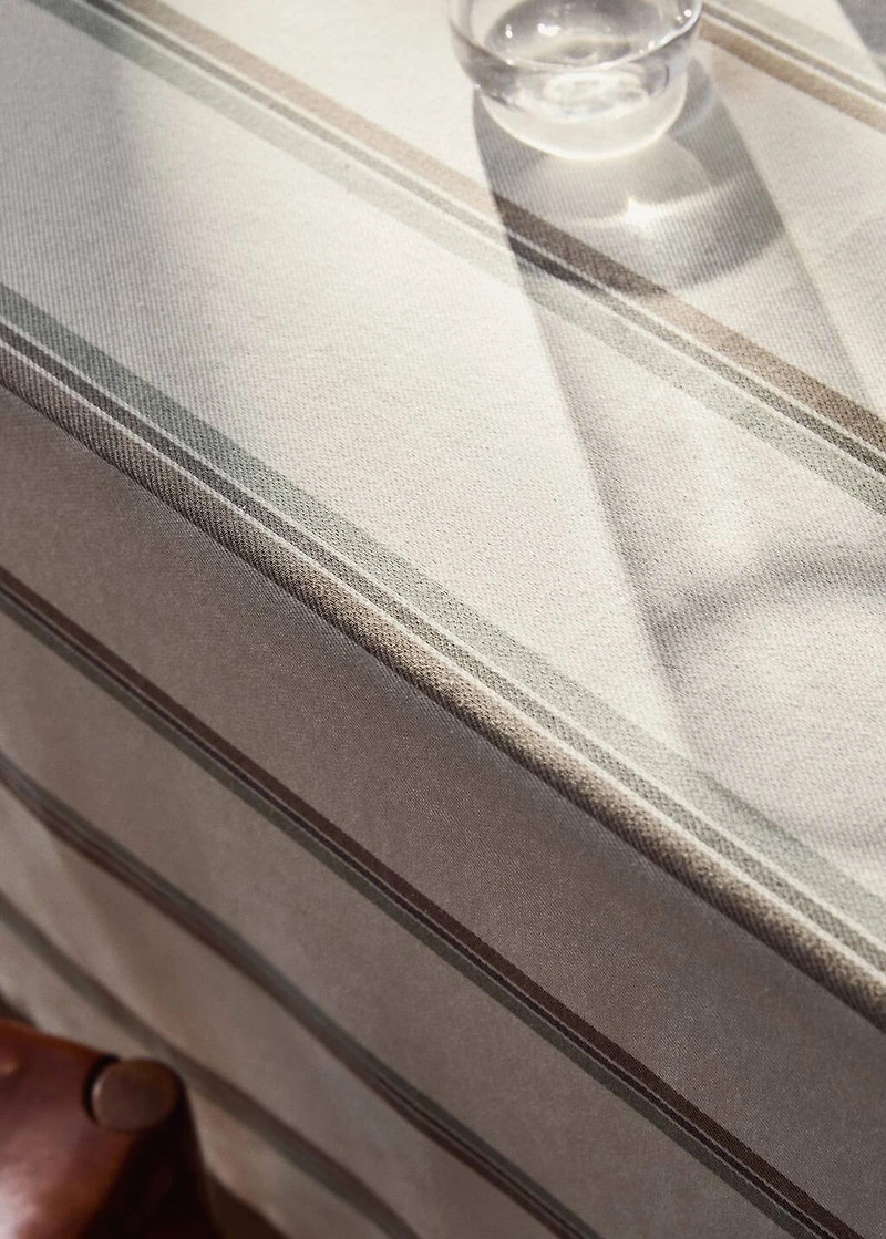 Cotton yarn-dyed striped tablecloth for 6 to 8 diners