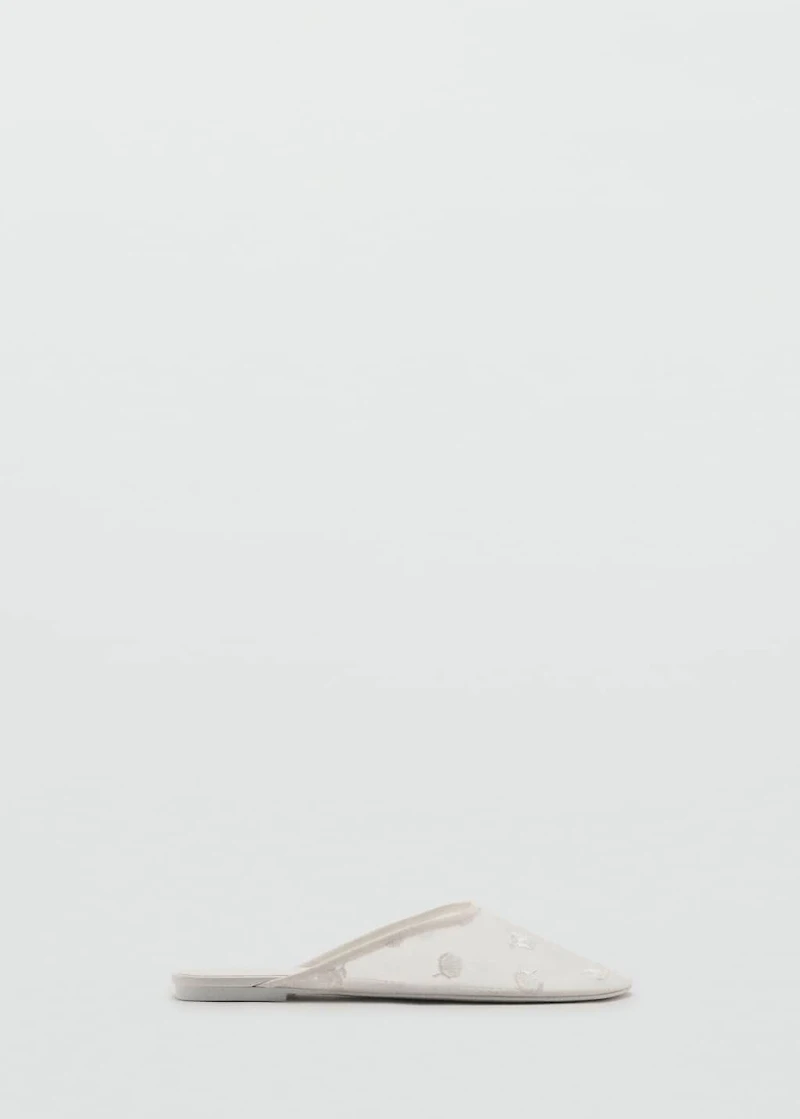 Embroidered mesh shoes