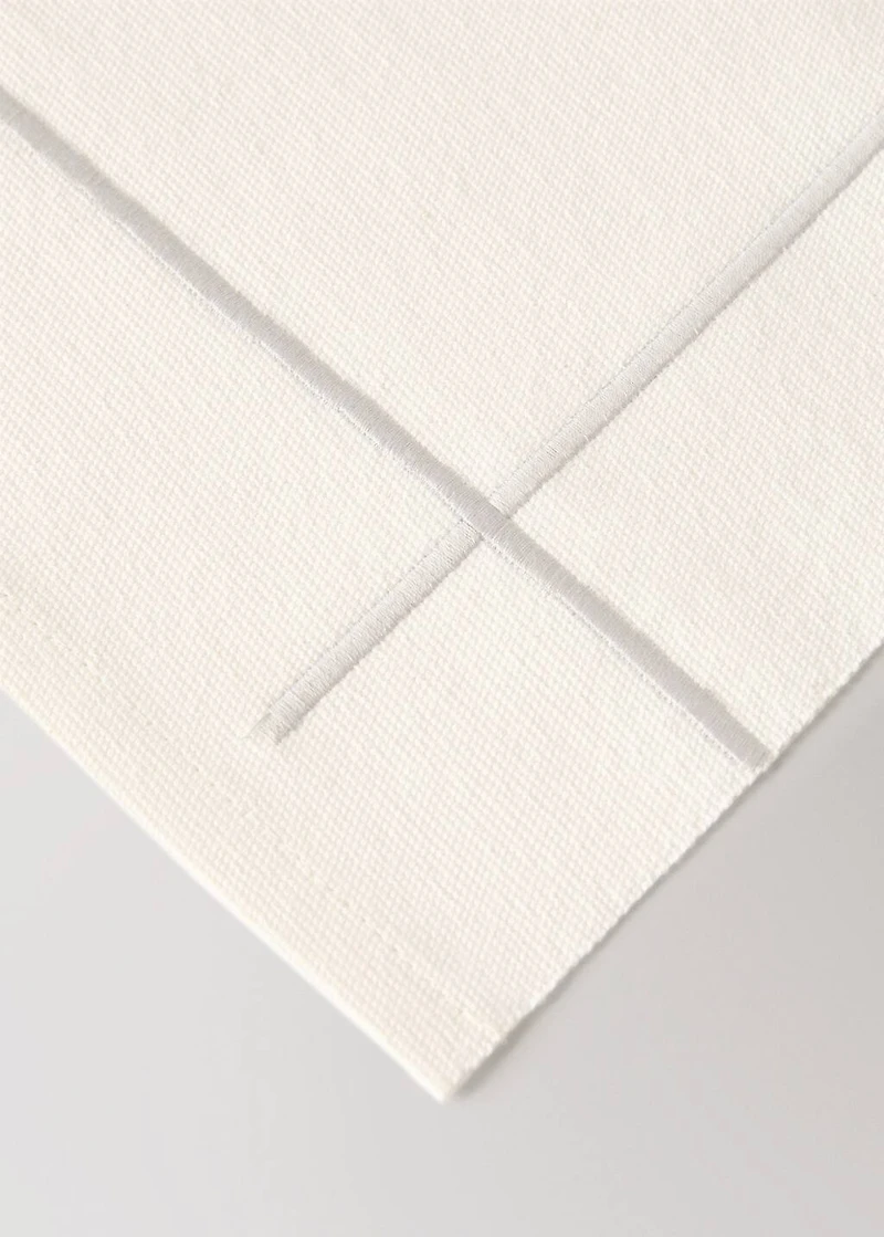 Cotton embroidered placemat with scalloped detail