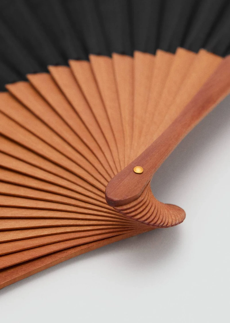Smooth wooden fan