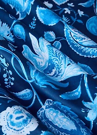 Resin floral tablecloth for 6 to 8 diners