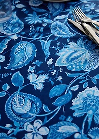 Resin floral tablecloth for 6 to 8 diners