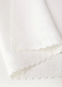 Linen placemat finished with lace