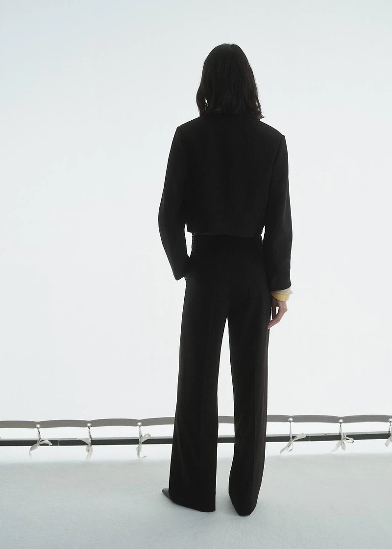 Suit blazer with lapels