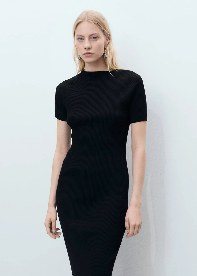 Ribbed midi-dress with slit neckline